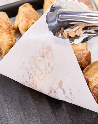 Baking-paper-baking-tray-roasting-tongs